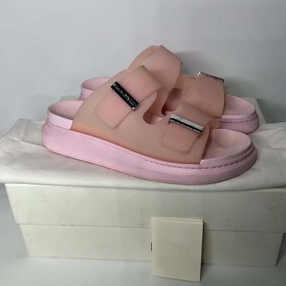 Alexander McQueen Flat Rubber Sandals in Pale Ice Pink & Silver - Picture 3 of 9